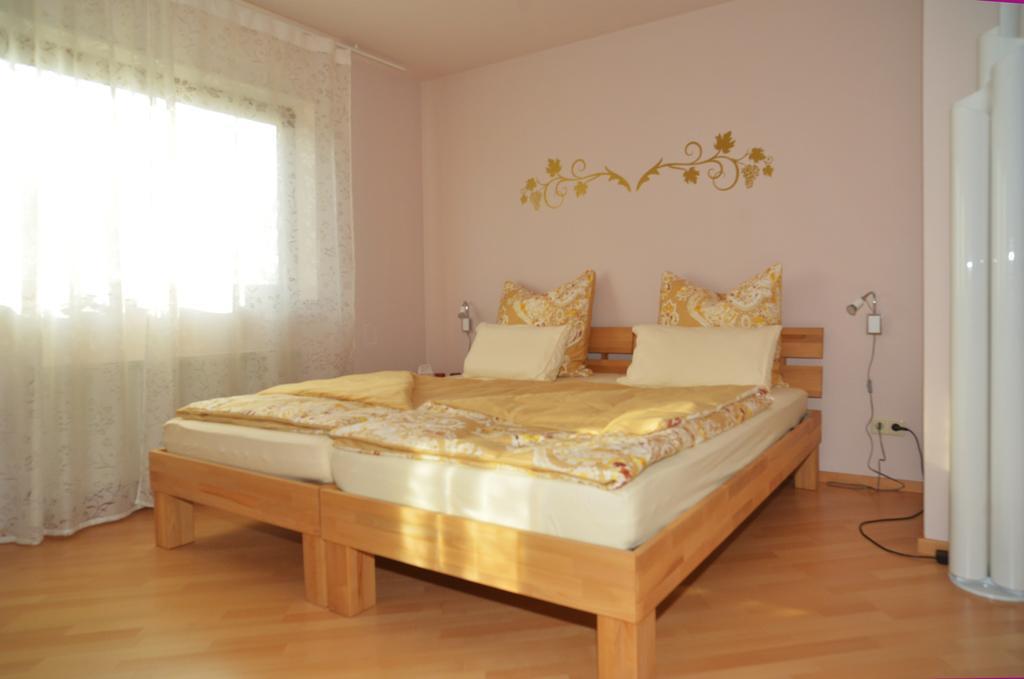 Ferienwohnung Unter Dem Schwalbennest Wachenheim an der Weinstrasse Bagian luar foto